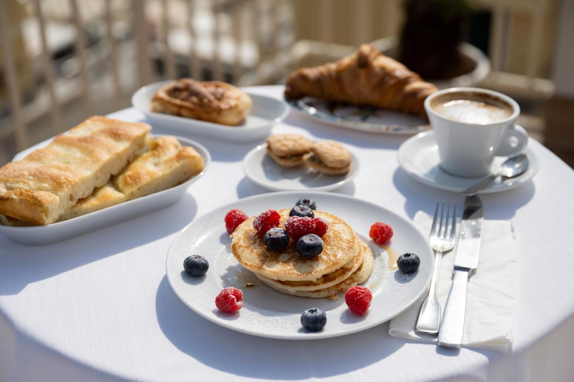 Hotel Continental Pietra Ligure Luaran gambar