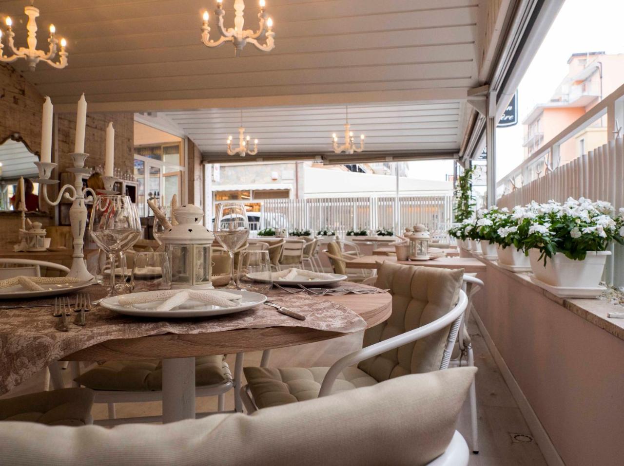Hotel Continental Pietra Ligure Luaran gambar